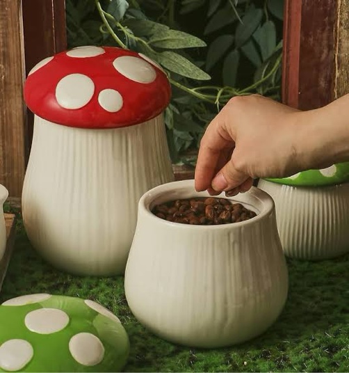 AKVAELFO Cute Mushroom Designed Kitchen Canister 27oz /800ml, Ceramic Coffee Container with Airtight Lid, Food Storage Jar for Sugar, Tea, Spice, Cookies, Candy, Cereal, Nut. (Red)