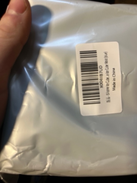 Condition photo showing New/Like New for Ice Cube Mold Tray Novelty - Silicone Ice Cube Tray with Large Thick Fun Shapes for Perfect Whiskey Cocktails, Brandy & Juice Beverages! (green)