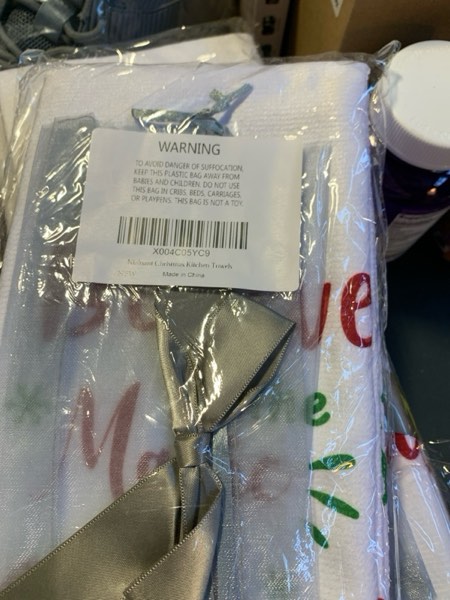 Condition photo showing New/Like New for Nialnant Set of 4 Christmas Dish Towels for Kitchen and Bathroom, Housewarming Gifts Christmas Decoration for Kitchen-16 x 23.6 Inch