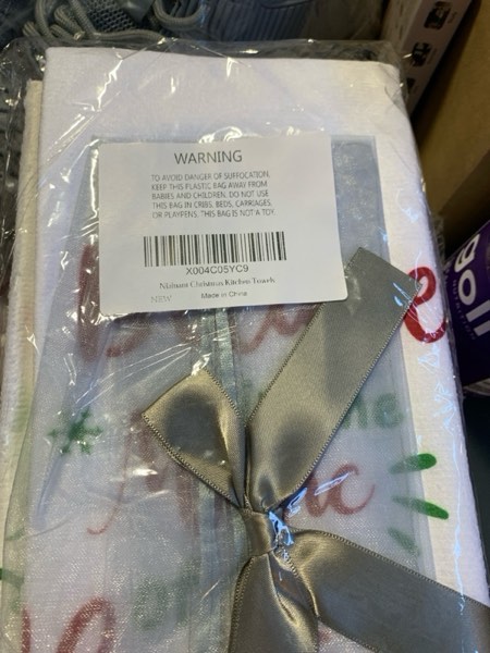 Condition photo showing New/Like New for Nialnant Set of 4 Christmas Dish Towels for Kitchen and Bathroom, Housewarming Gifts Christmas Decoration for Kitchen-16 x 23.6 Inch