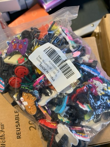 Condition photo showing New/Like New for 100 Pcs Cute Pencil Topper Decoation,Mixed Different Style Lovely Pencil Clips,Bulk Pen Toppers Charm Accessories for Kids,Classroom Rewards Prizes Gift for Students