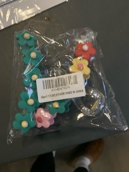 Condition photo showing New/Like New for 2 Pack Flower motif Big Hair Claw Clips for Women Stylish distinctive shape Hair Claw Large Claw Clip for Thick Curly Thin Hair Strong Hold jaw clips (Color+green)