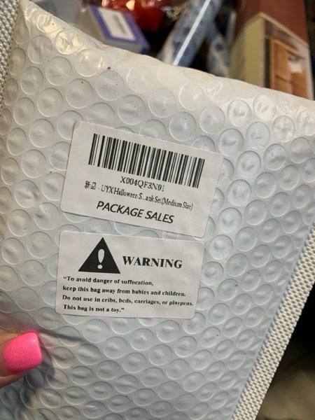 Condition photo showing New/Like New for UYX Spider Scene Atmosphere Decoration, Simulated Plush Material, Hanging Black Spider Prank Toy, April Fool's or Birthday Fun Surprise Decoration and Prank Gifts(Medium Size)