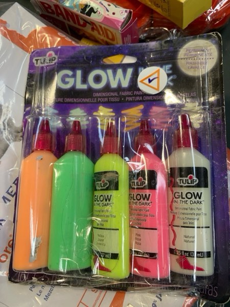 Condition photo showing New/Like New for TULIP Dimensional Glow Fabric Paint, 6-Pack, Glow, Multi Color (29025) Glow 1.25 Fl Oz (Pack of 6)
