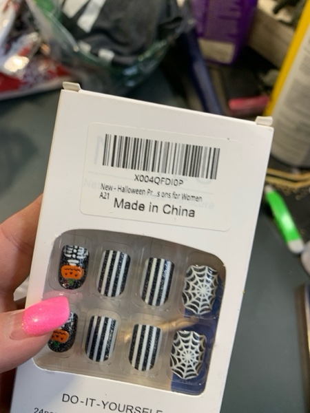 Condition photo showing New/Like New for Halloween Press on Nails Short - Black Glitter Fake Nails, Glossy Square False Nail with Skull Pumpkin Ghost Designs,Full Cover Reusable Stick on Nails for Women Halloween Daily Wear 24Pcs H32