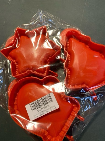 Condition photo showing New/Like New for Holiday Mini Pie Mold,Party Potluck Hand Pie Molds,Hand Pie Press Mold Maker for Baking,Winter Snowflake Christmas Tree and Gloves Shapes Pocket Pies Maker