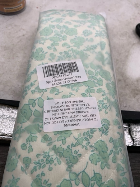 Condition photo showing New/Like New for 3 Piece Green Quilted Floral Makeup Bag Set Small Cosmetic Bag For Women Cute Cotton Makeup Pouch For Purse