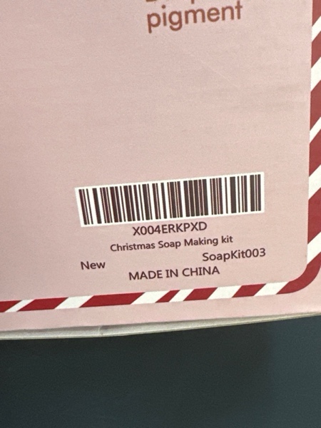 Condition photo showing New/Like New for EDSRDRUS Soap Making Kit Series - Soap Making Supplies with Glycerin Soap Base, Silicone Molds, Fragrance Oils, Pigments & More (Red Christmas Soap Making Kit)
