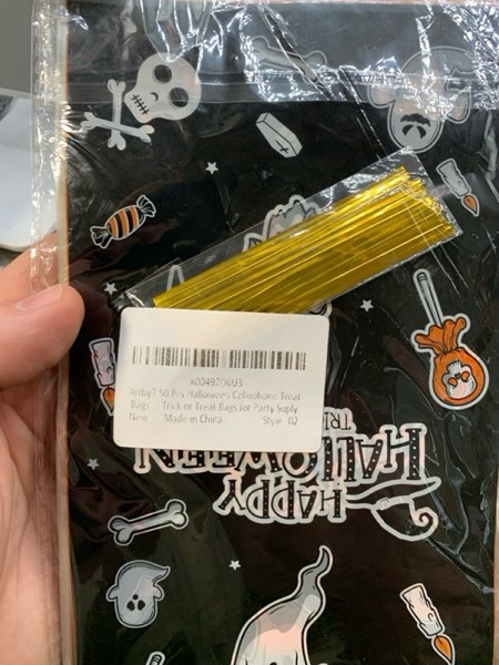 Condition photo showing New/Like New for Artby7 50 Pack Halloween Cellophane Treat Bags, Cello Candy Bags with Twsit for Halloween Trick or Treat Party Supply Pattern 03