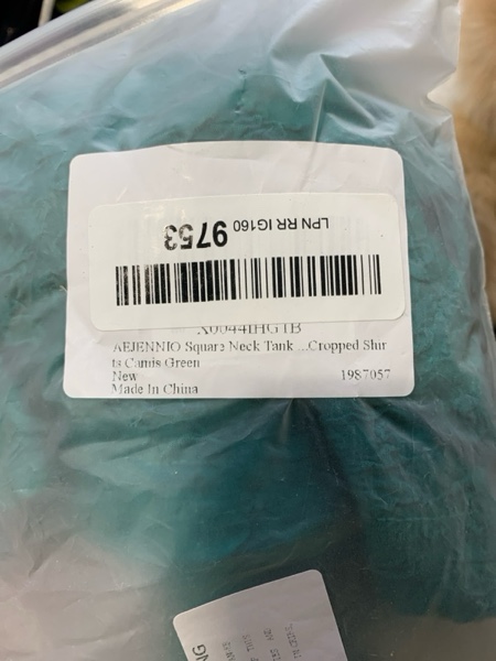 Condition photo showing New/Like New for Square Neck Tank Tops for Women Sexy Texture Sleeveless Crop Top Casual Basic Slim Fit Cropped Shirts Camis Green