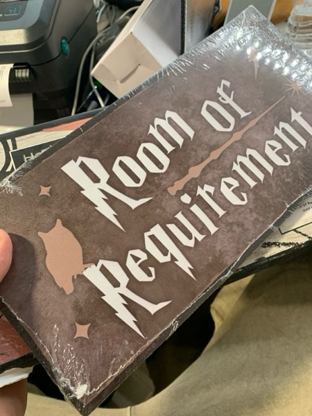 Condition photo showing New/Like New for Heuhuww Room of Requirement Sign 6x12 Inch Room Decor,Bathroom Decor,Wizardry Door Wall Hanging Wood Plaque Magic Gift