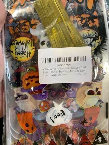 Condition photo showing New/Like New for Artby7 50 Pack Halloween Cellophane Treat Bags, Plastic Goodie Candy Bag Goody Snack Bags Bulk Party Favors with 50 pcs Twist Ties Pattern 10