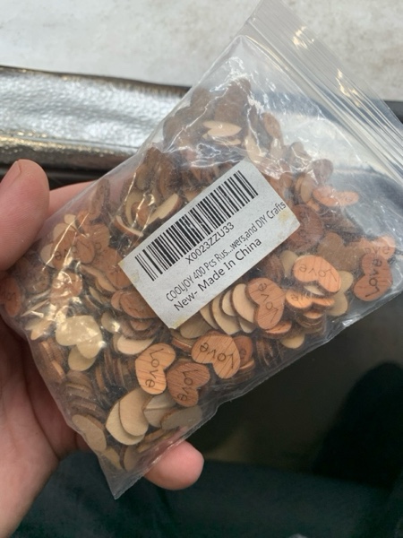 Condition photo showing New/Like New for 400 Pcs Rustic Wooden Love Heart Table Scatter for Wedding Decorations, Perfect for Rustic Wedding Planning,Marriage,Bridal Showers,and DIY Crafts