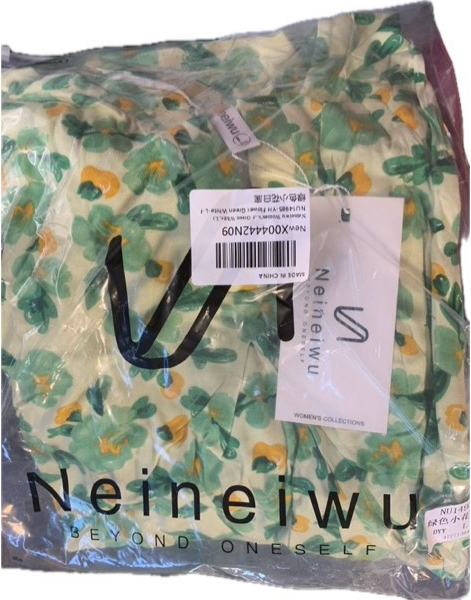 Condition photo showing New/Like New for Neineiwu Women's Summer Sleeveless V-Neck Casual Tank Top Blouse Shirt (Flower Green White, Large)