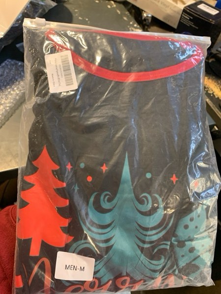 Condition photo showing New/Like New for Matching Christmas Pajamas Sets for Family Mens Christmas Pjs Set