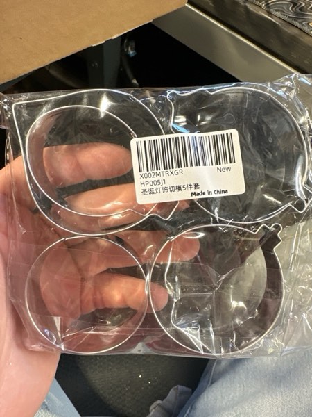 Condition photo showing New/Like New for KAISHANE Christmas Cookie Cutters - 5 Pieces -Christmas Ornament,Light bulb,Round Cookie Cutters