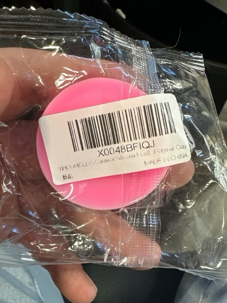 Condition photo showing New/Like New for YIHUOMOLDS 3 Cavity Camera Silicone Fondant Mold Camera Silicone Molds for Cake Decorating Cupcake Topper Chocolate Candy Gum Paste Polymer Clay