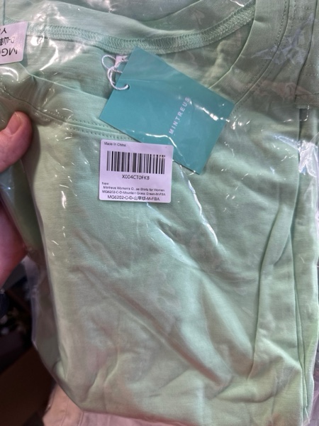 Condition photo showing New/Like New for (Size M) Mintreus Women's Arden Tee Oversized Long Sleeve Tunic Tops Fall Crew Neck Round Hem Loose Shirts fo