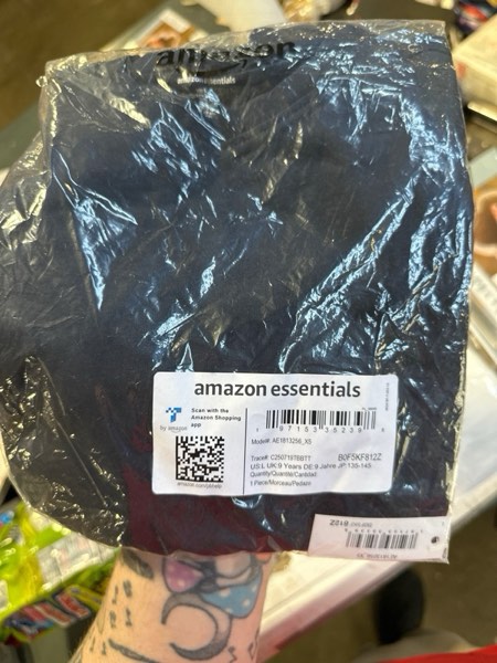 Condition photo showing New/Like New for Amazon Essentials Boys Short-Sleeve T-Shirts 1 Navy Large