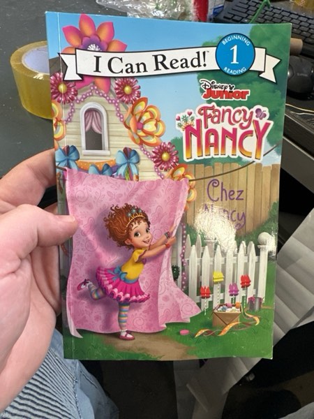 Condition photo showing New/Like New for Disney Junior Fancy Nancy: Chez Nancy (I Can Read Level 1)