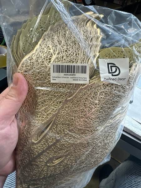 Condition photo showing New/Like New for Placemats Set of 12,16 Inch Leaf Shaped Vinyl Placemats,Table Mats Washable and Wipeable Place Mats for Wedding Party Kitchen Decorations(Glod) Set of 12-gold