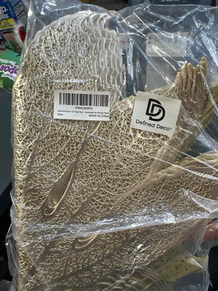 Condition photo showing New/Like New for Placemats Set of 12,16 Inch Leaf Shaped Vinyl Placemats,Table Mats Washable and Wipeable Place Mats for Wedding Party Kitchen Decorations(Glod) Set of 12-gold