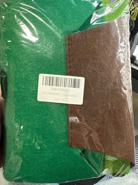 Condition photo showing New/Like New for 3.3ft DIY Felt Christmas Tree Set 32 Detachable for Ornaments, Christmas Tree for Toddlers, Xtmas Tree Set with Ornaments for Kids, Best White Elephant for Grandkids