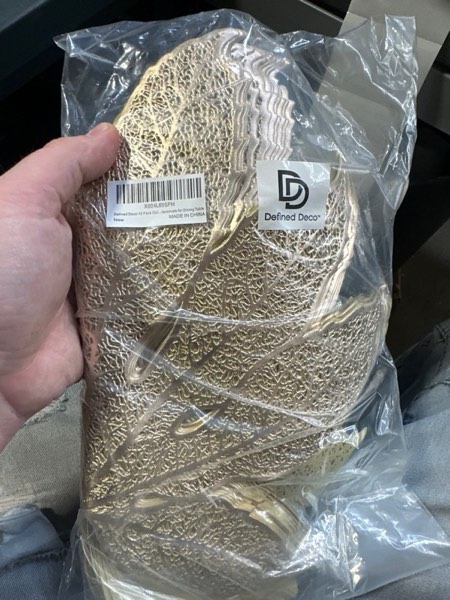 Condition photo showing New/Like New for Placemats Set of 12,16 Inch Leaf Shaped Vinyl Placemats,Table Mats Washable and Wipeable Place Mats for Wedding Party Kitchen Decorations(Glod) Set of 12-gold