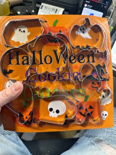 Condition photo showing New/Like New for OHOME 9 PCS Halloween Cookie Cutters Kit Halloween Party Favors - Shaped in Bat Ghost Cat Pumpkin Coffin | Stainless Steel Halloween Party Decorations Food Baking Supplies for Kitchen