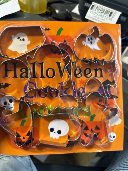 Condition photo showing New/Like New for OHOME 9 PCS Halloween Cookie Cutters Kit Halloween Party Favors - Shaped in Bat Ghost Cat Pumpkin Coffin | Stainless Steel Halloween Party Decorations Food Baking Supplies for Kitchen