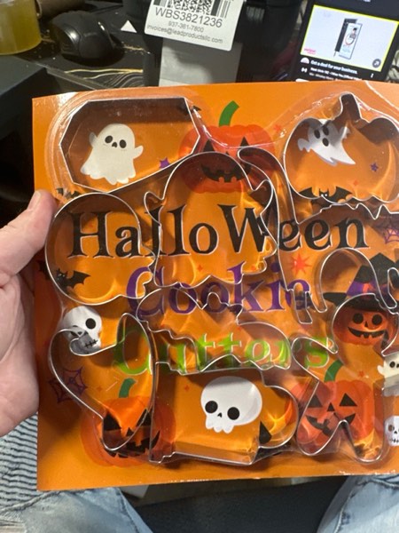 Condition photo showing New/Like New for OHOME 9 PCS Halloween Cookie Cutters Kit Halloween Party Favors - Shaped in Bat Ghost Cat Pumpkin Coffin | Stainless Steel Halloween Party Decorations Food Baking Supplies for Kitchen
