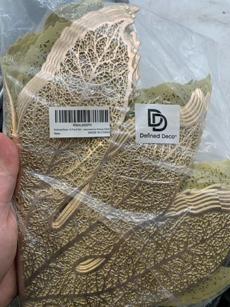 Condition photo showing New/Like New for Placemats Set of 12,16 Inch Leaf Shaped Vinyl Placemats,Table Mats Washable and Wipeable Place Mats for Wedding Party Kitchen Decorations(Glod) Set of 12-gold