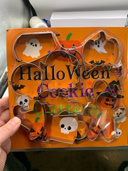 Condition photo showing New/Like New for OHOME 9 PCS Halloween Cookie Cutters Kit Halloween Party Favors - Shaped in Bat Ghost Cat Pumpkin Coffin | Stainless Steel Halloween Party Decorations Food Baking Supplies for Kitchen