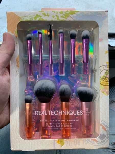 Condition photo showing New/Like New for Real Techniques 11 Piece Travel Fantasy Mini Brush Set, Travel Size Makeup Brushes For Foundation Eyeshadow, Powder, Blush, Contour, & Concealer, Makeup Bag Included, Gift Set, Cruelty-Free 10 Piece Set Mini Travel Fantasy, 11 Piece Set