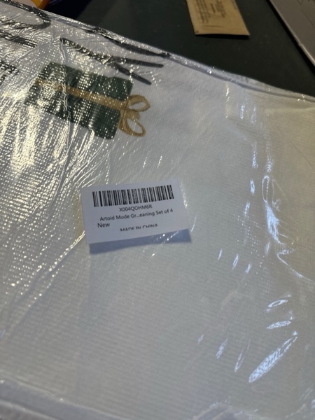 Condition photo showing New/Like New for Artoid Mode Green Sleigh Star Xmas Tree Merry Christmas Kitchen Towels Dish Towels, 18x26 Inch Farmhouse Holiday Winter Decoration Cleaning Set of 4