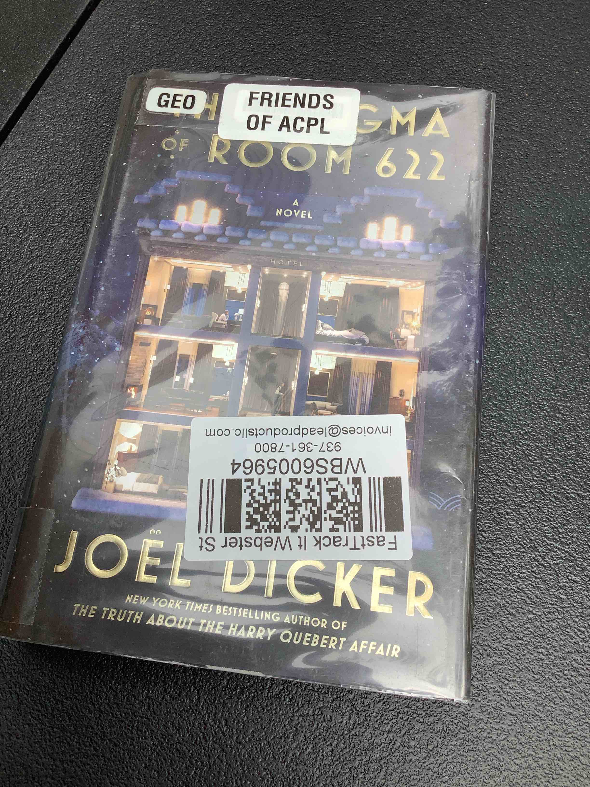 The Enigma of Room 622: A Mystery Novel