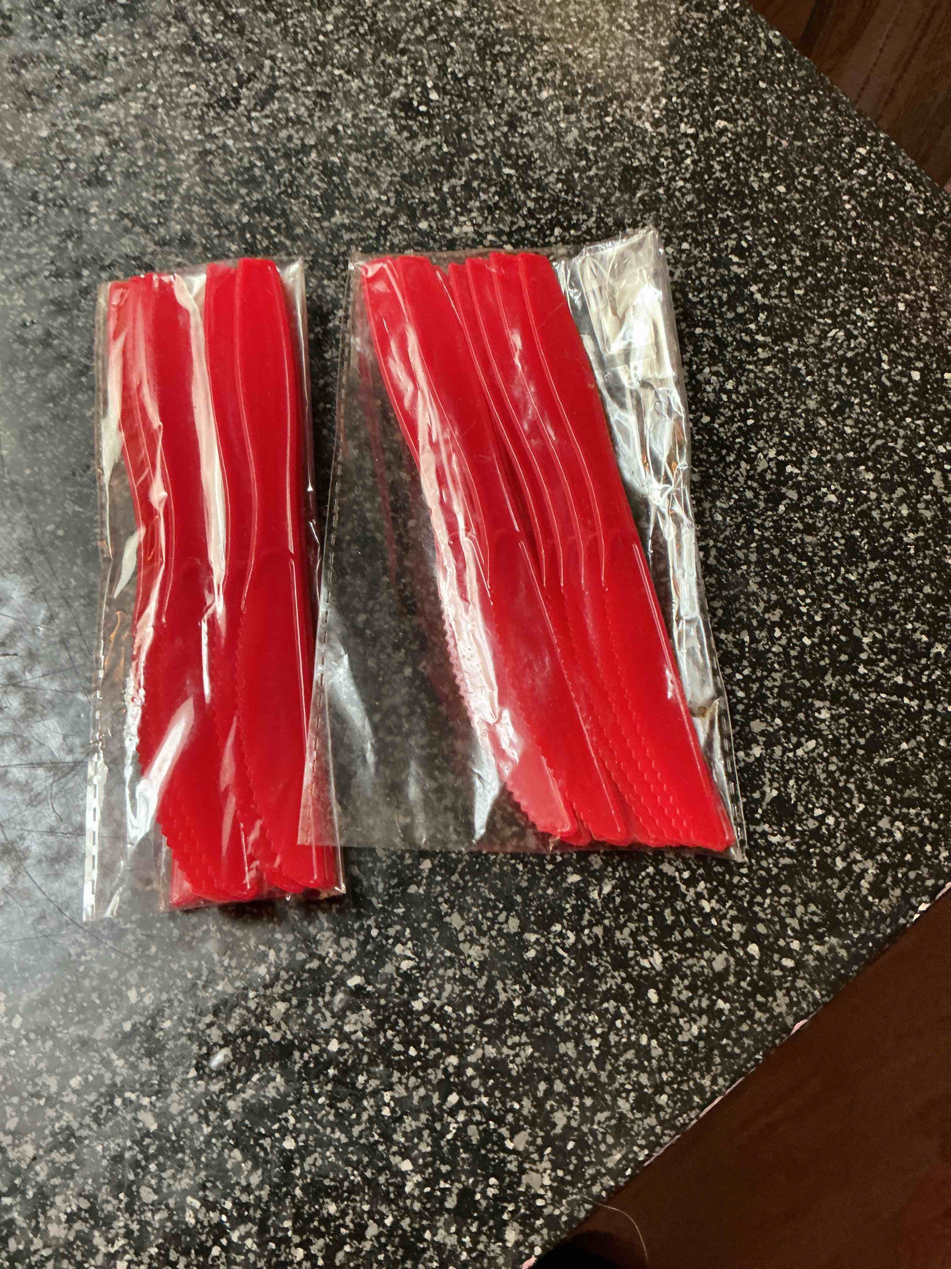 Red Plastic Party Knifes 