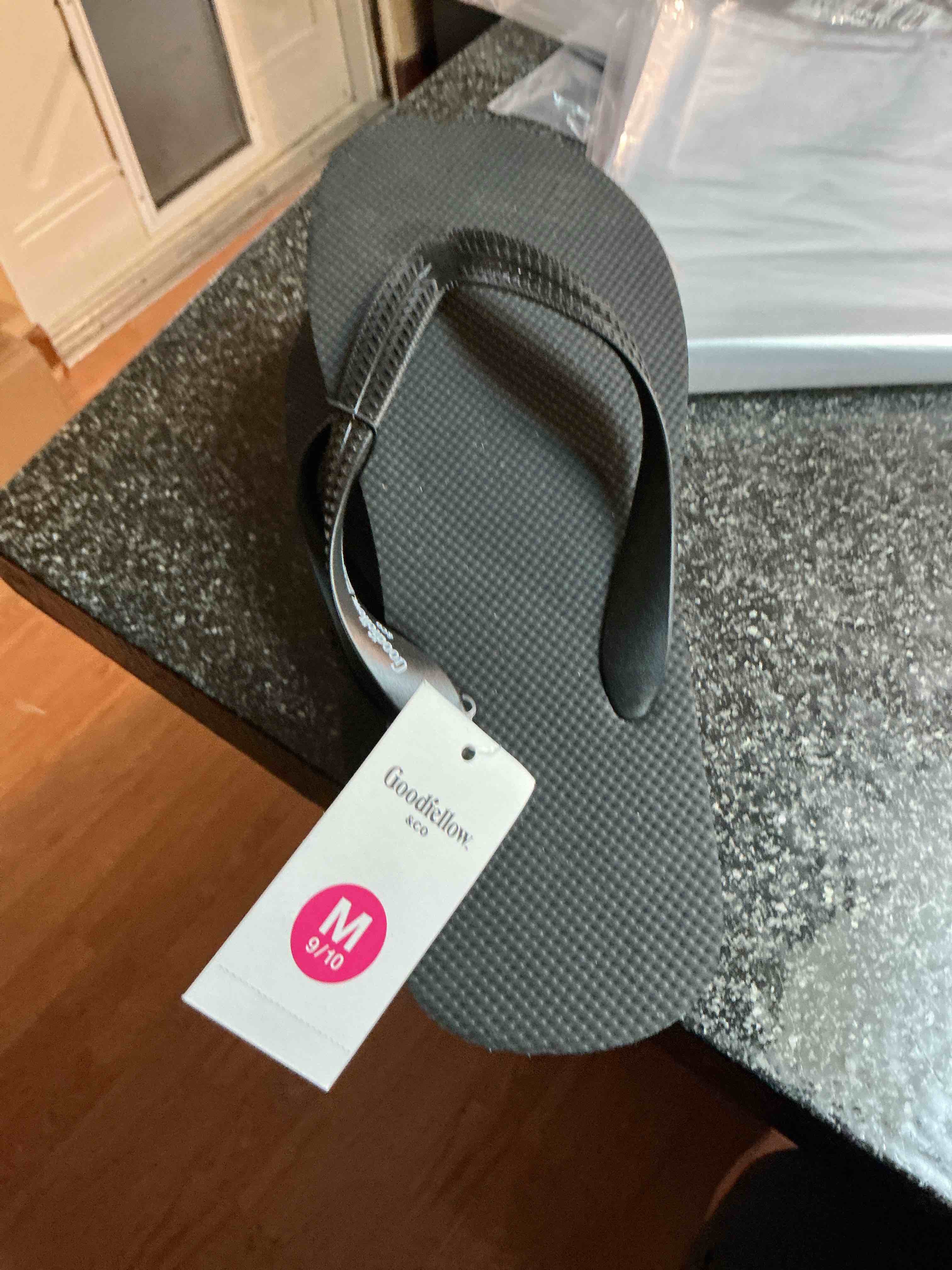 Goodiellow Men’s - Black - Flip Flops  Size M 9/10   