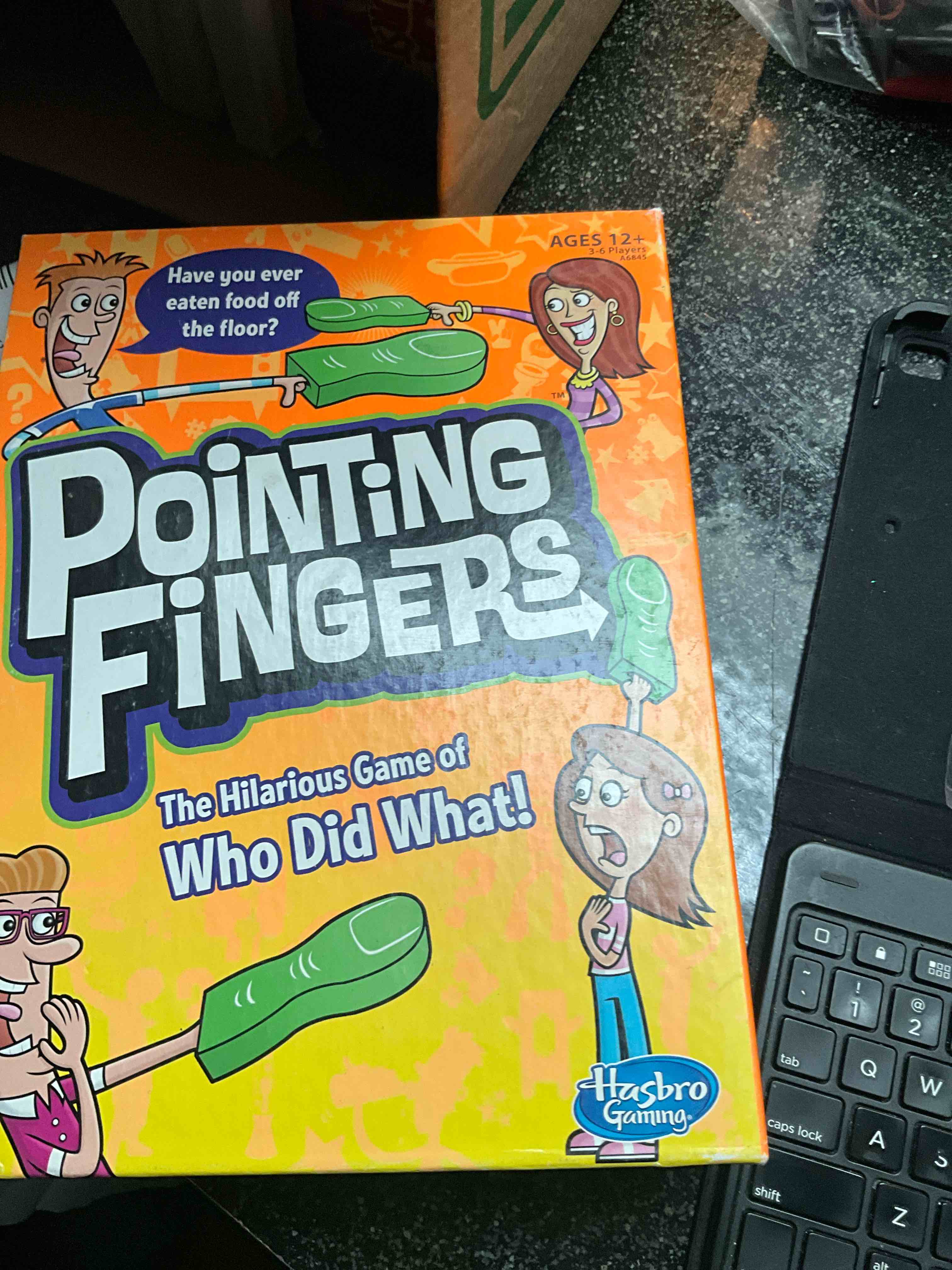 Hasbro - Pointing Fingers - the hilarious game of who did what!