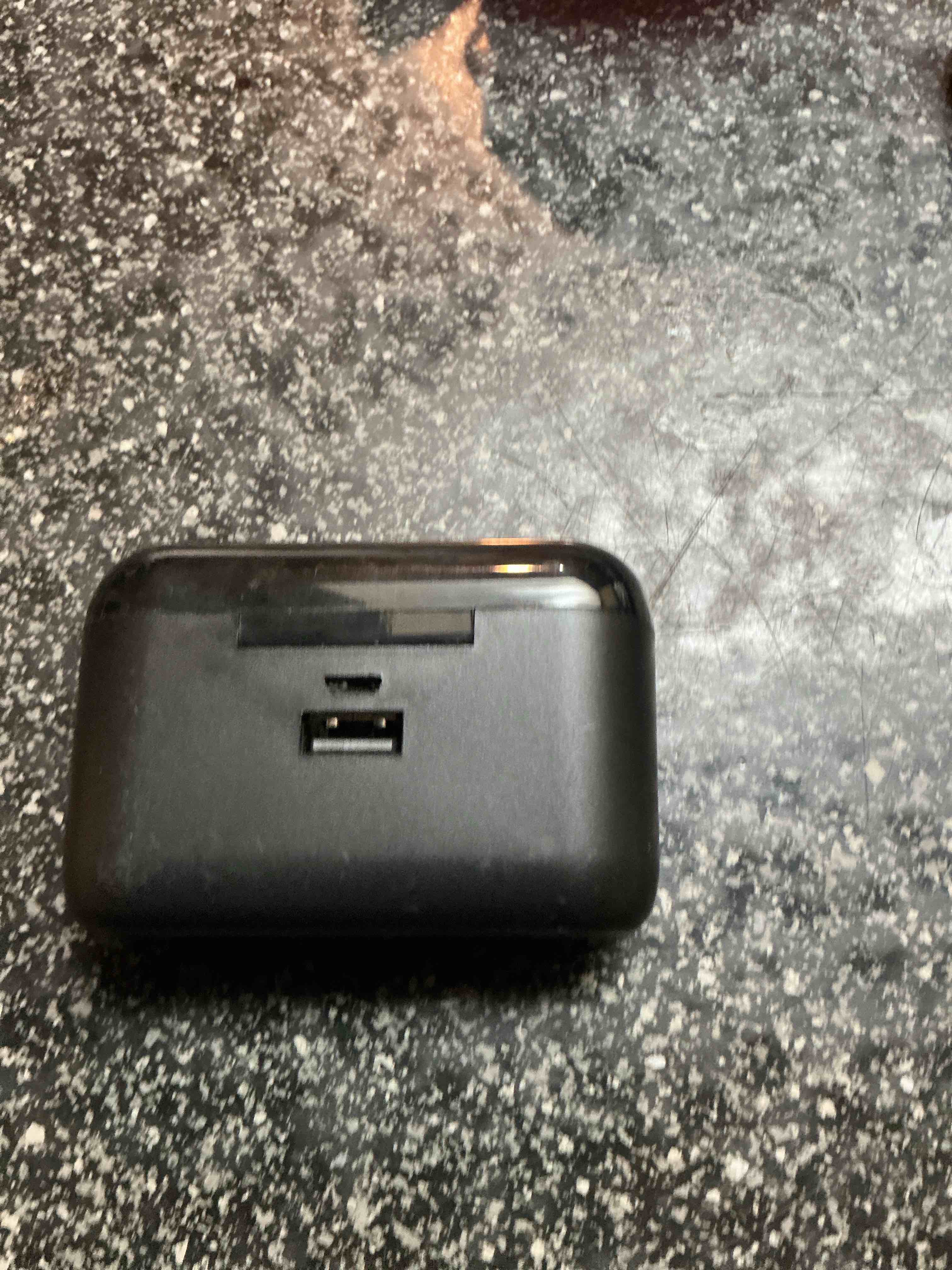 black wireless earbuds 