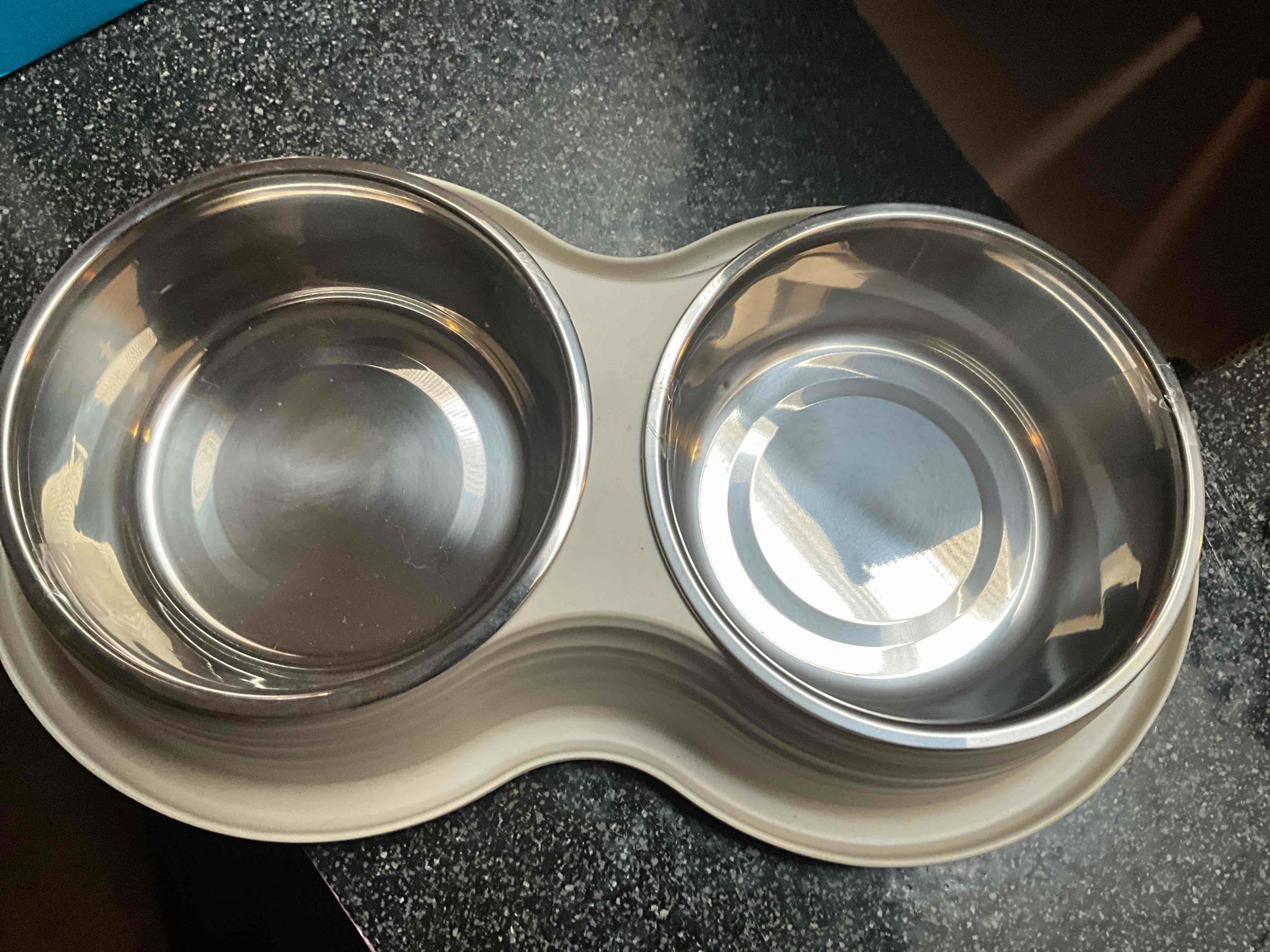 Top Paw - No Mess - Pet - Metal Feeding Dish Holders - 60 oz
