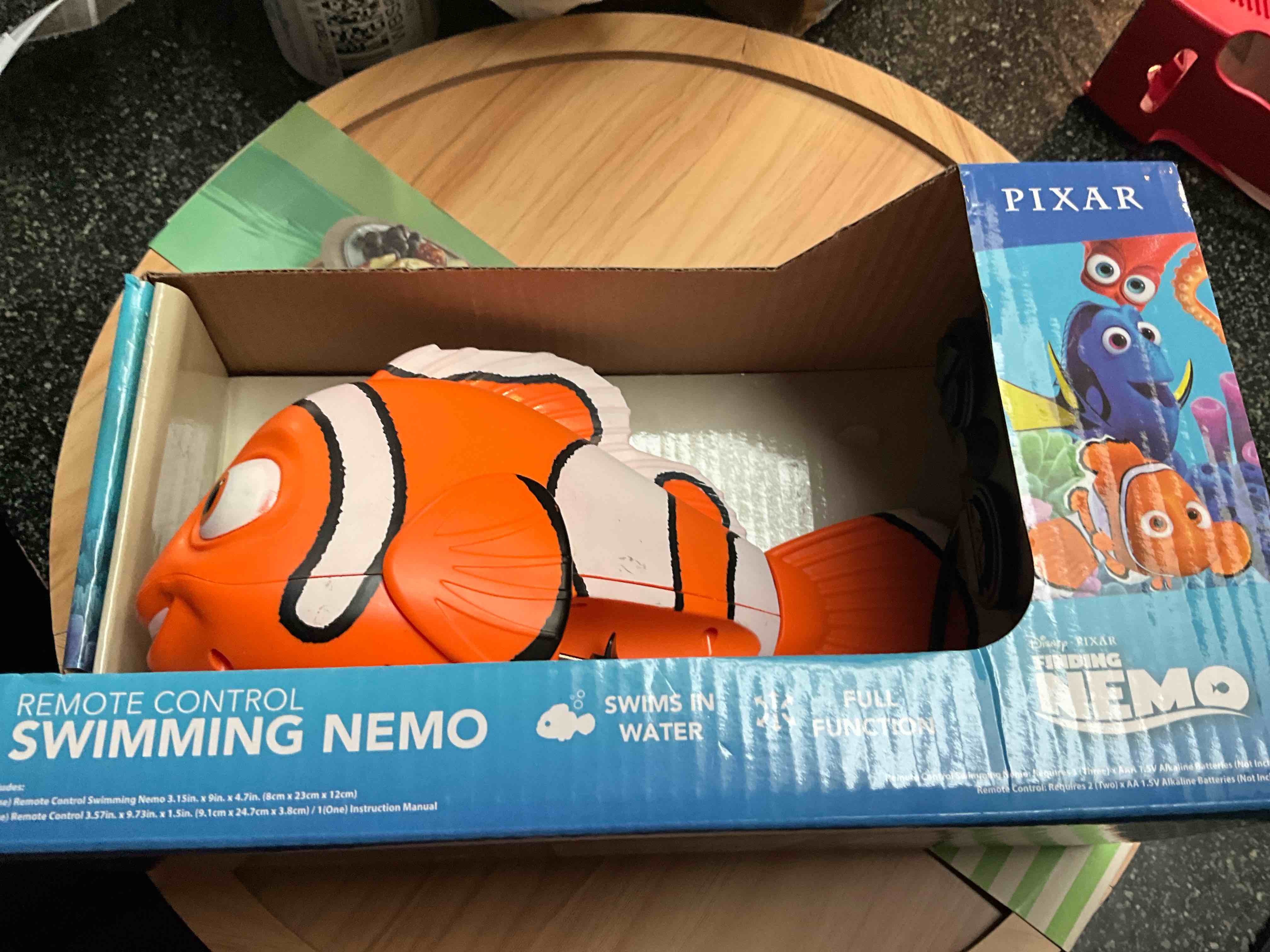 Disney Pixar Finding Nemo - Remote Controlled Swimming Nemo 