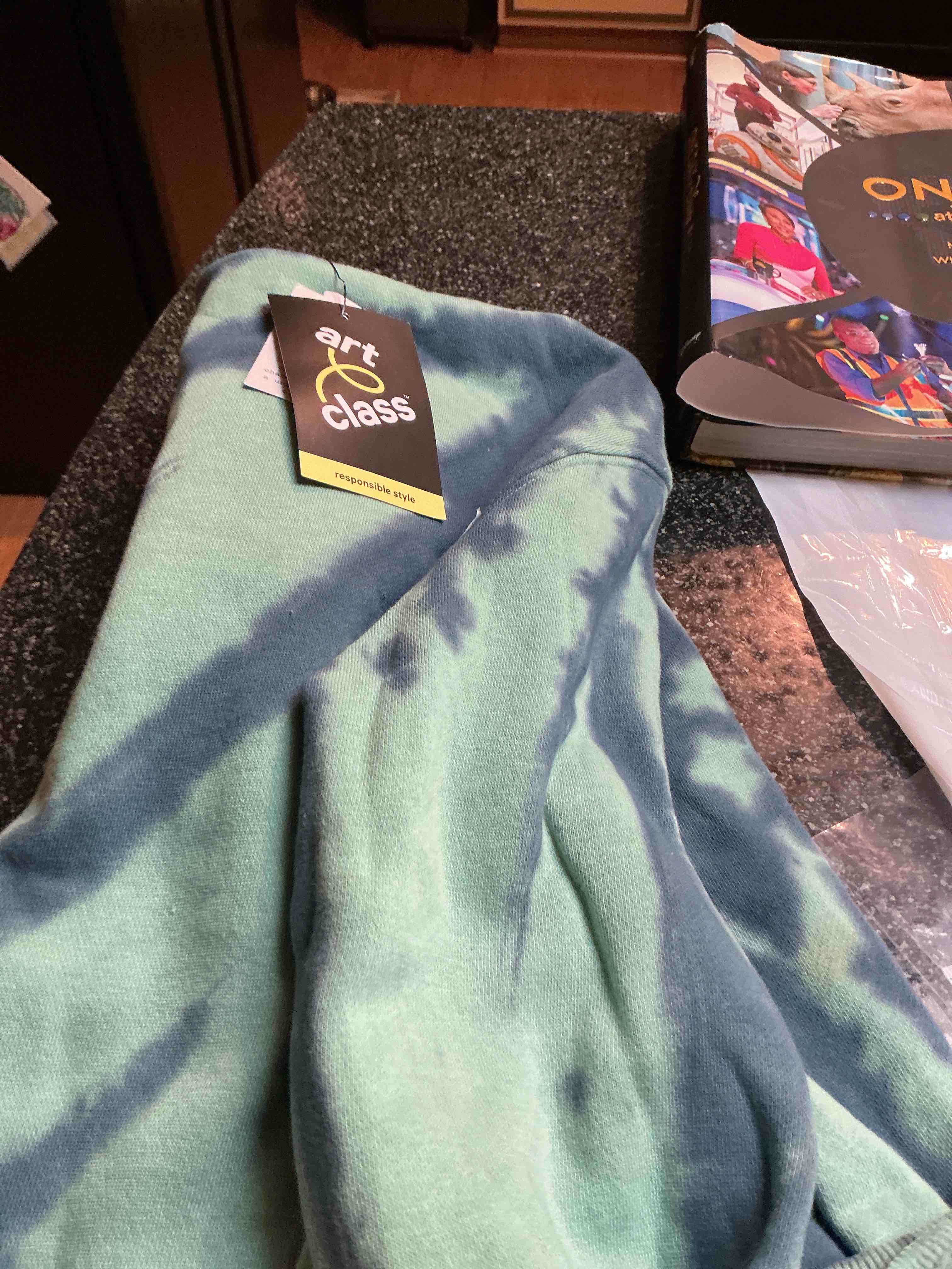 Art Class Long Sleeve Kids Green  Sweat Shirt Size M 