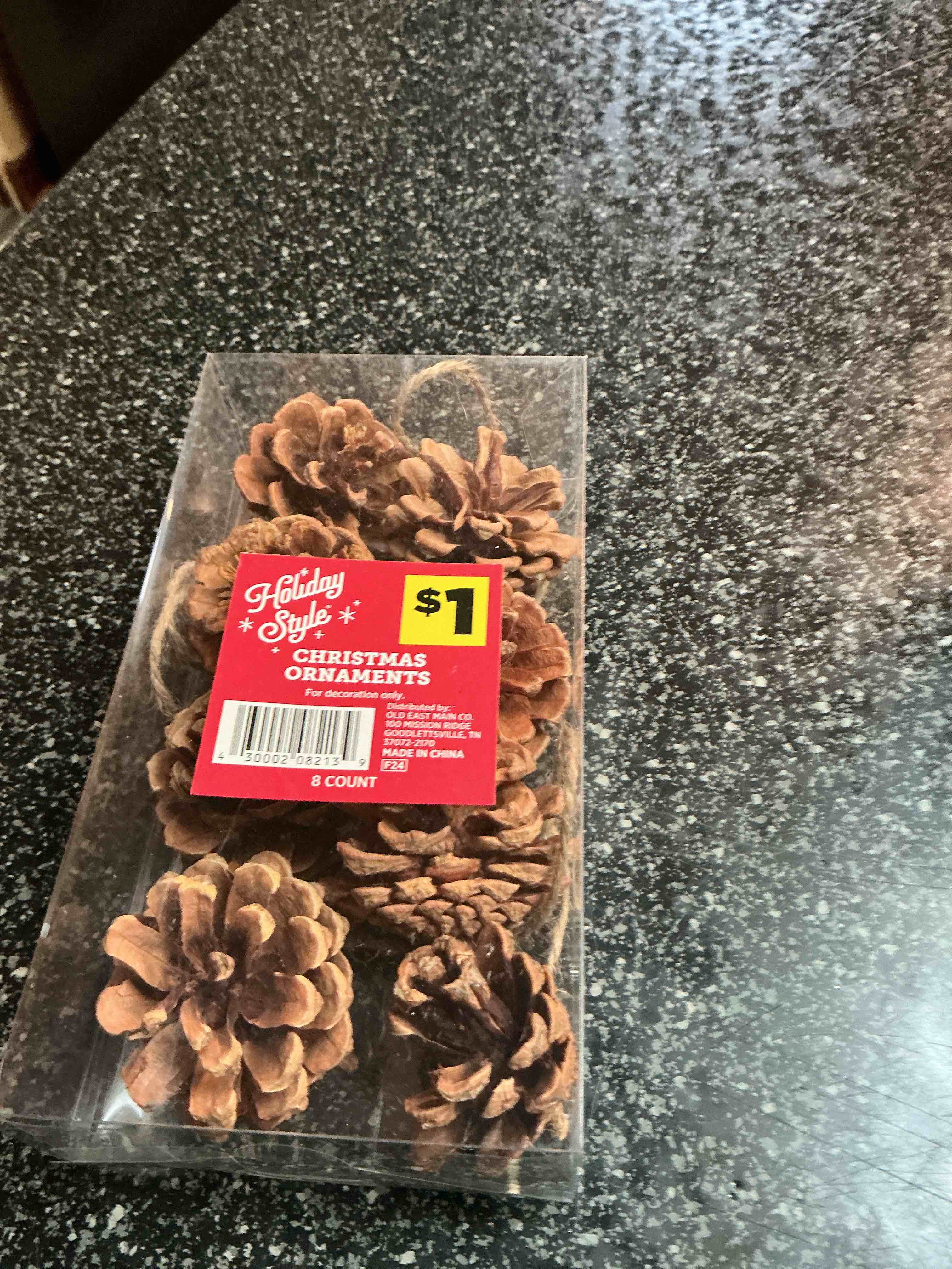 Holiday Style Christmas Ornament  8 Count 