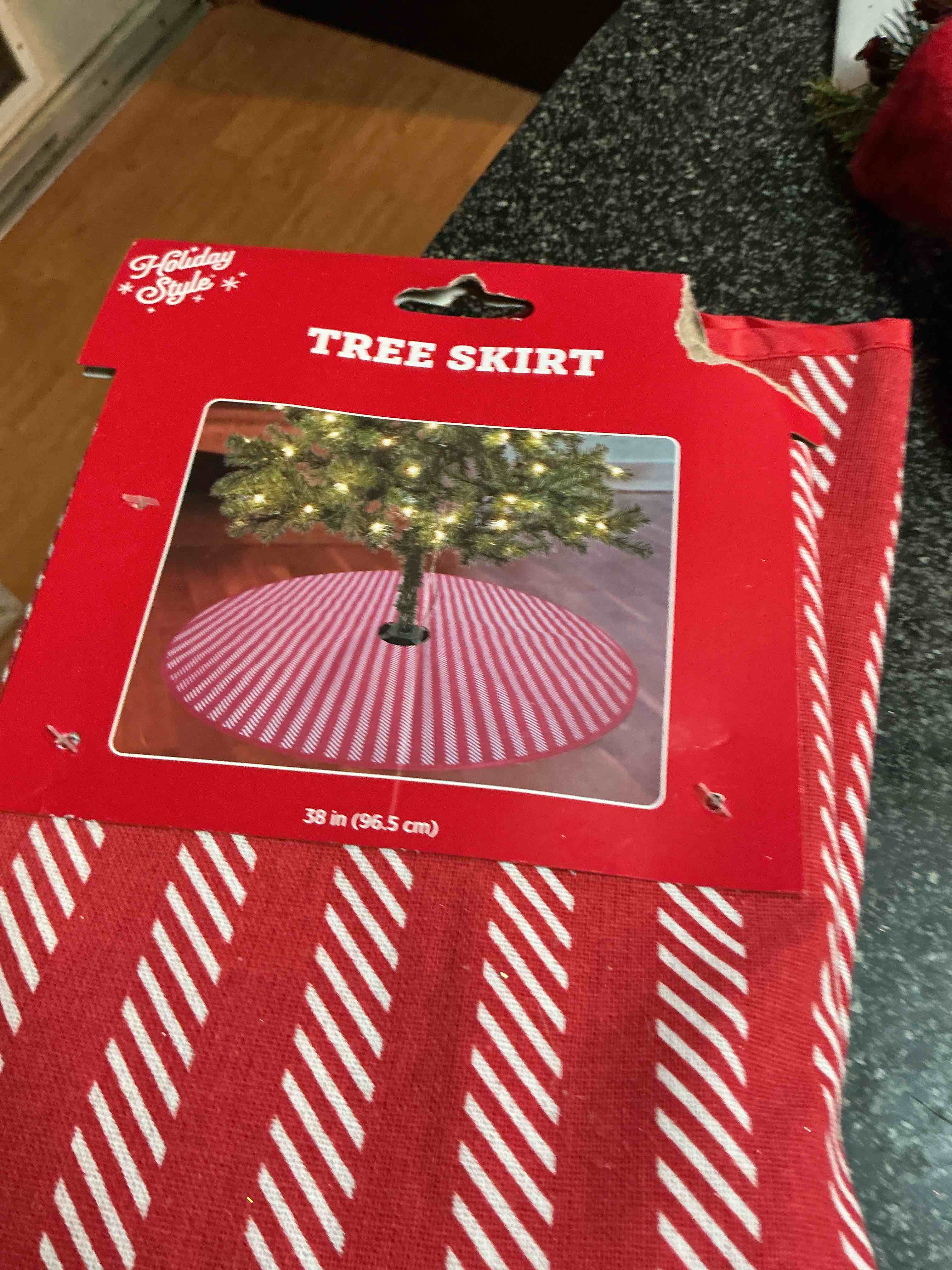 Holiday Stytle Tree Skirt 38 “