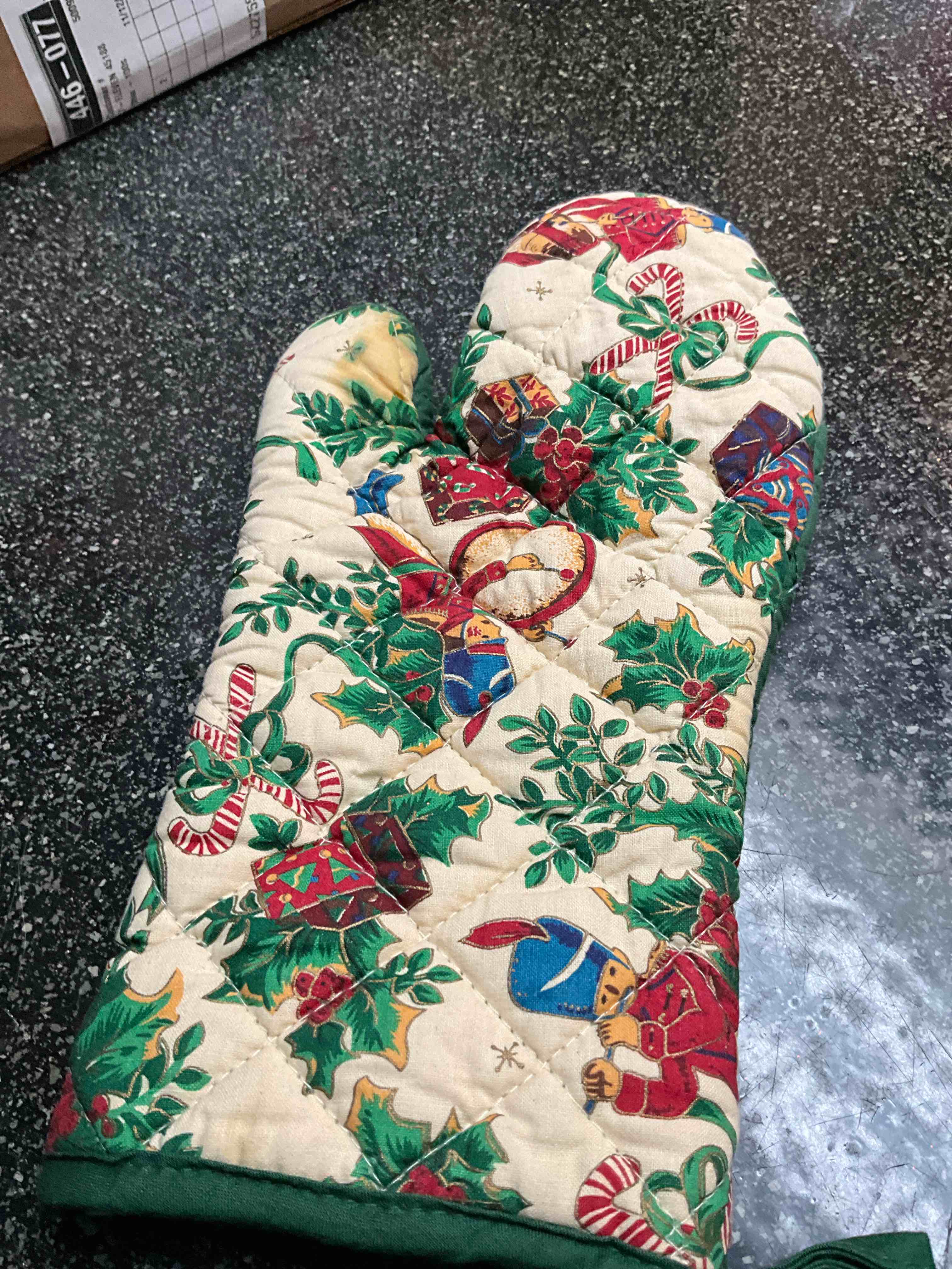 Christmas Oven Mitt 