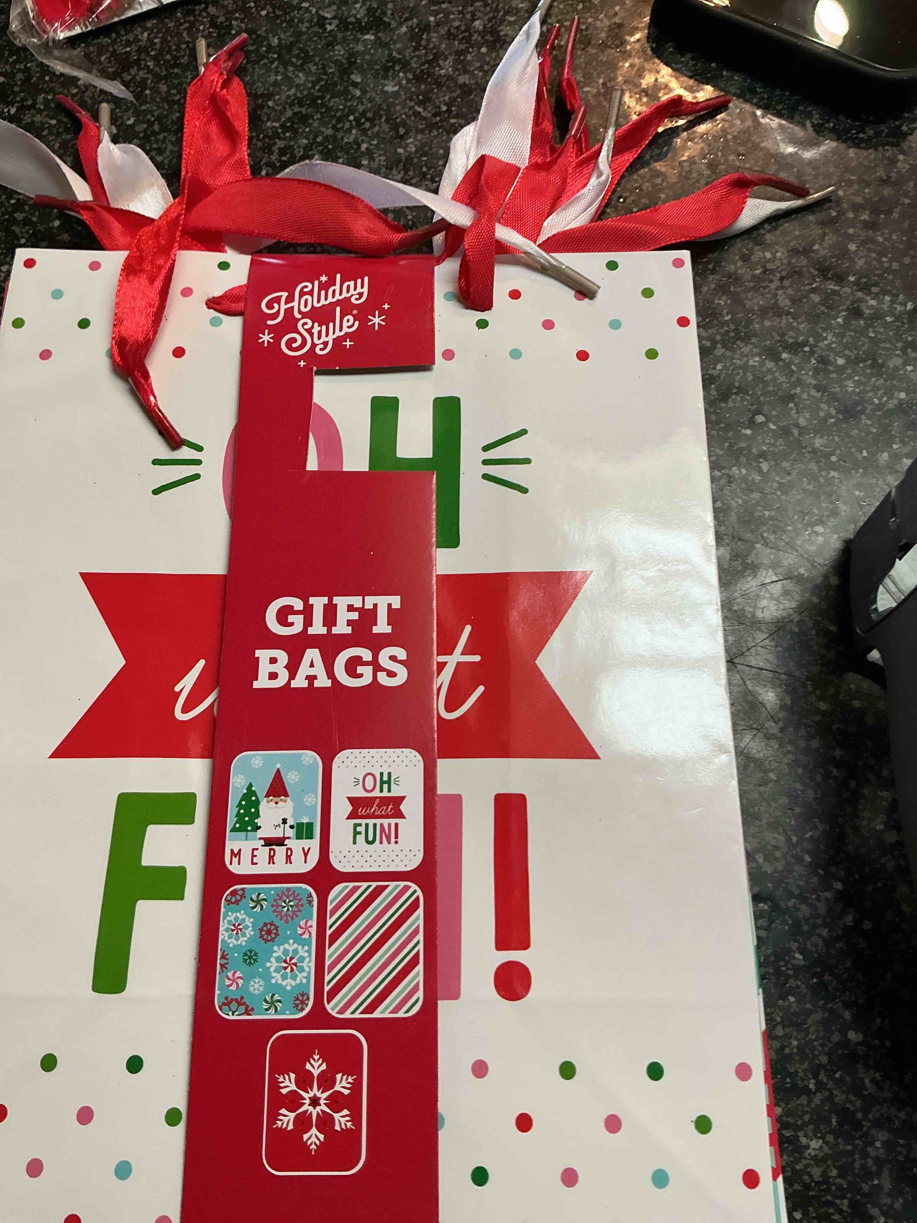 Holiday Style Gift Bags 5 Count 