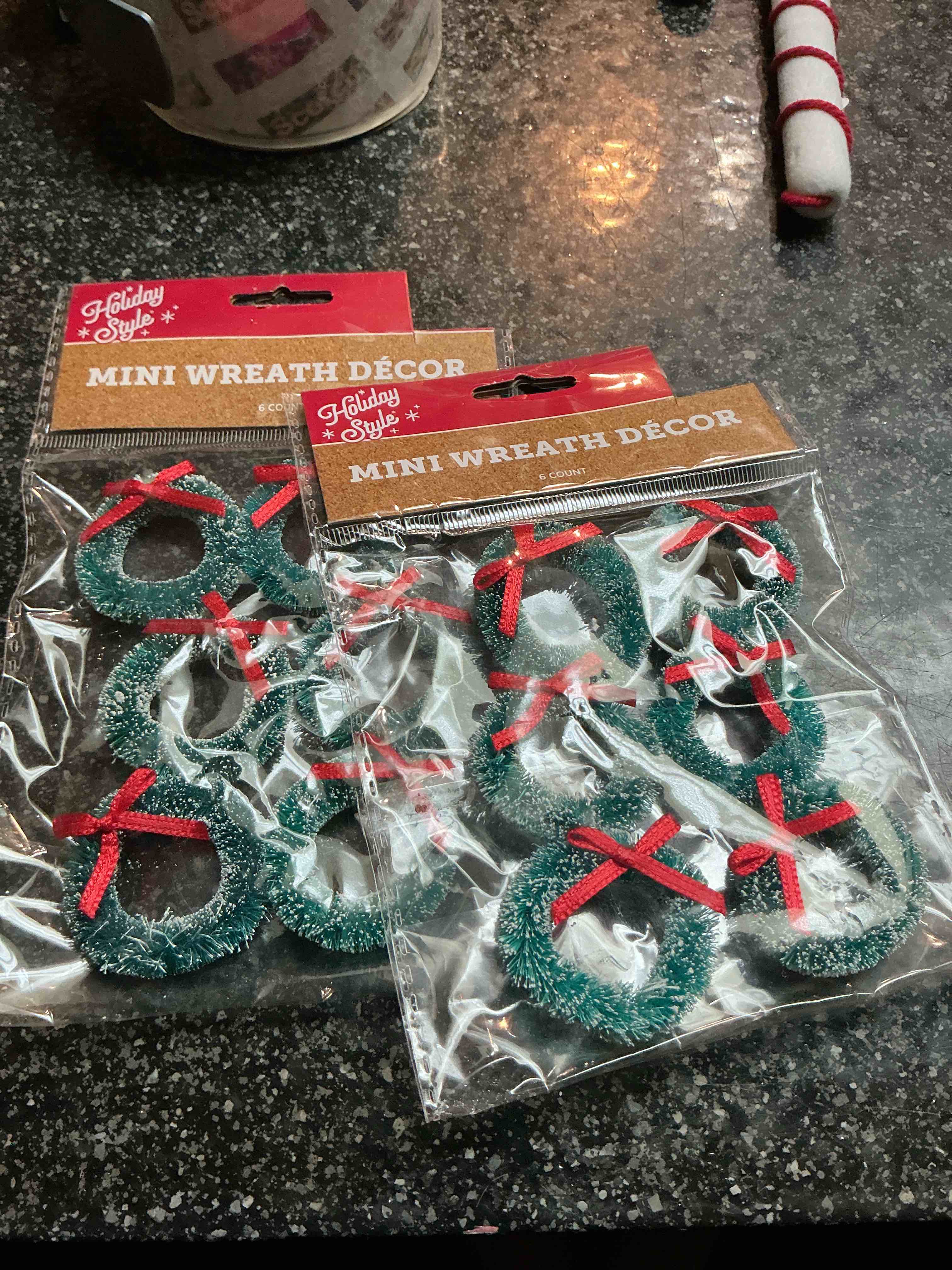 Holiday Style Mini Wreath Decor 6 Count