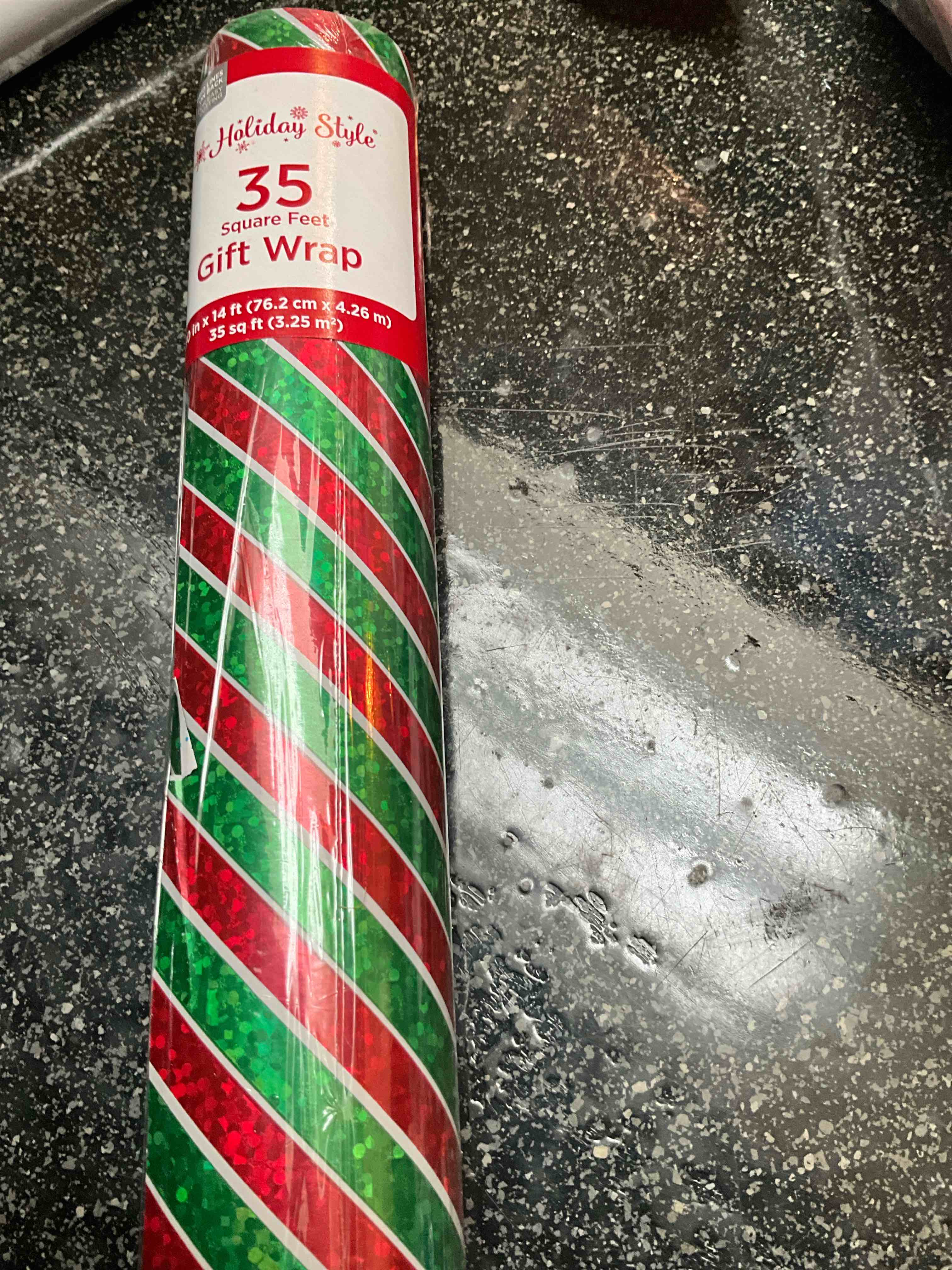 Holiday. Style - 35 sq ft Gift Wrap