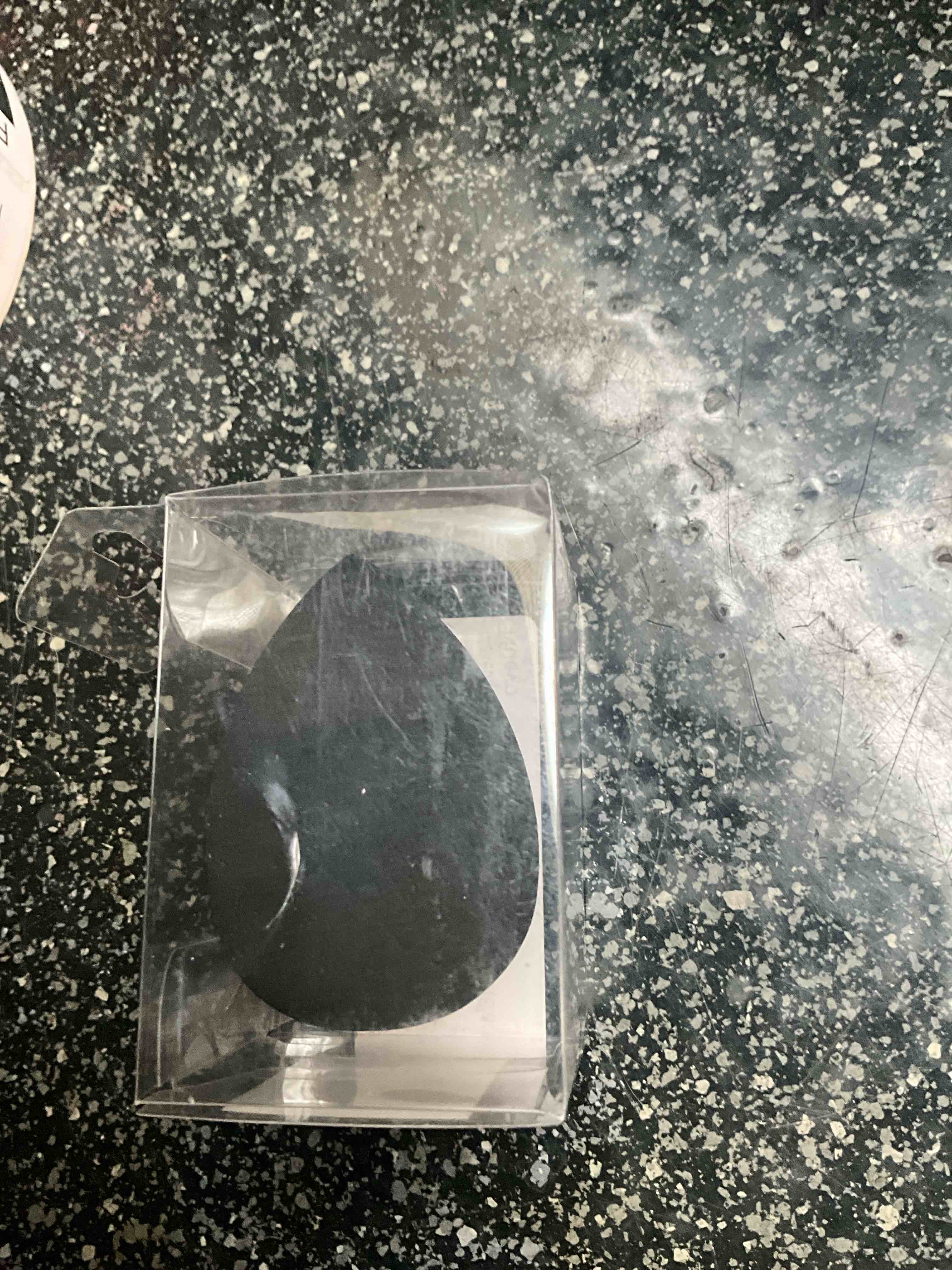 Nuevo - Make-up Sponge - Black 